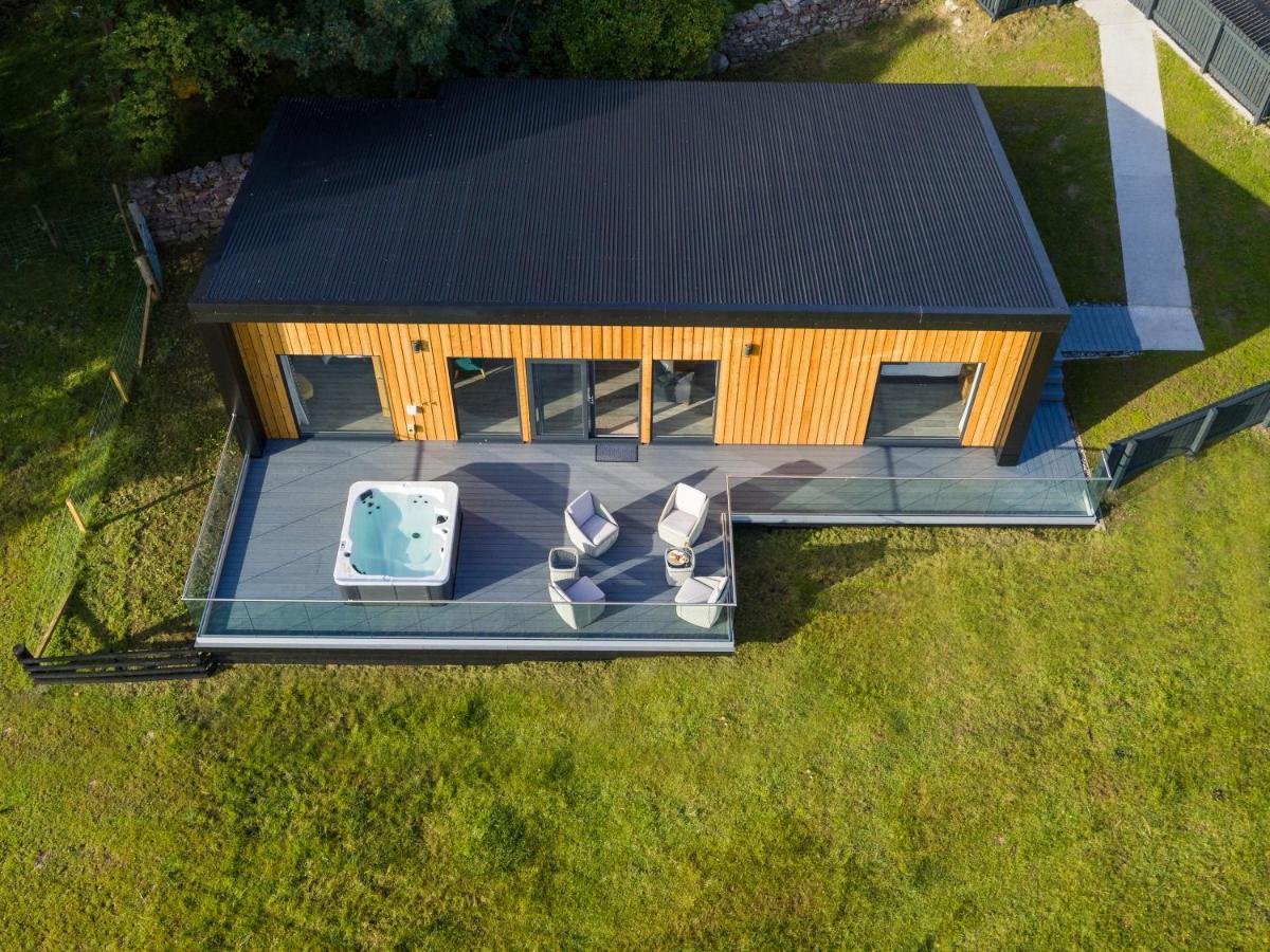 Birches Lodge With Hot Tub Dundonnell Exterior foto